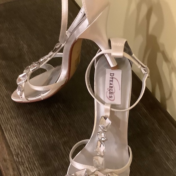 Ladie’s Dress Shoes - Picture 3 of 3